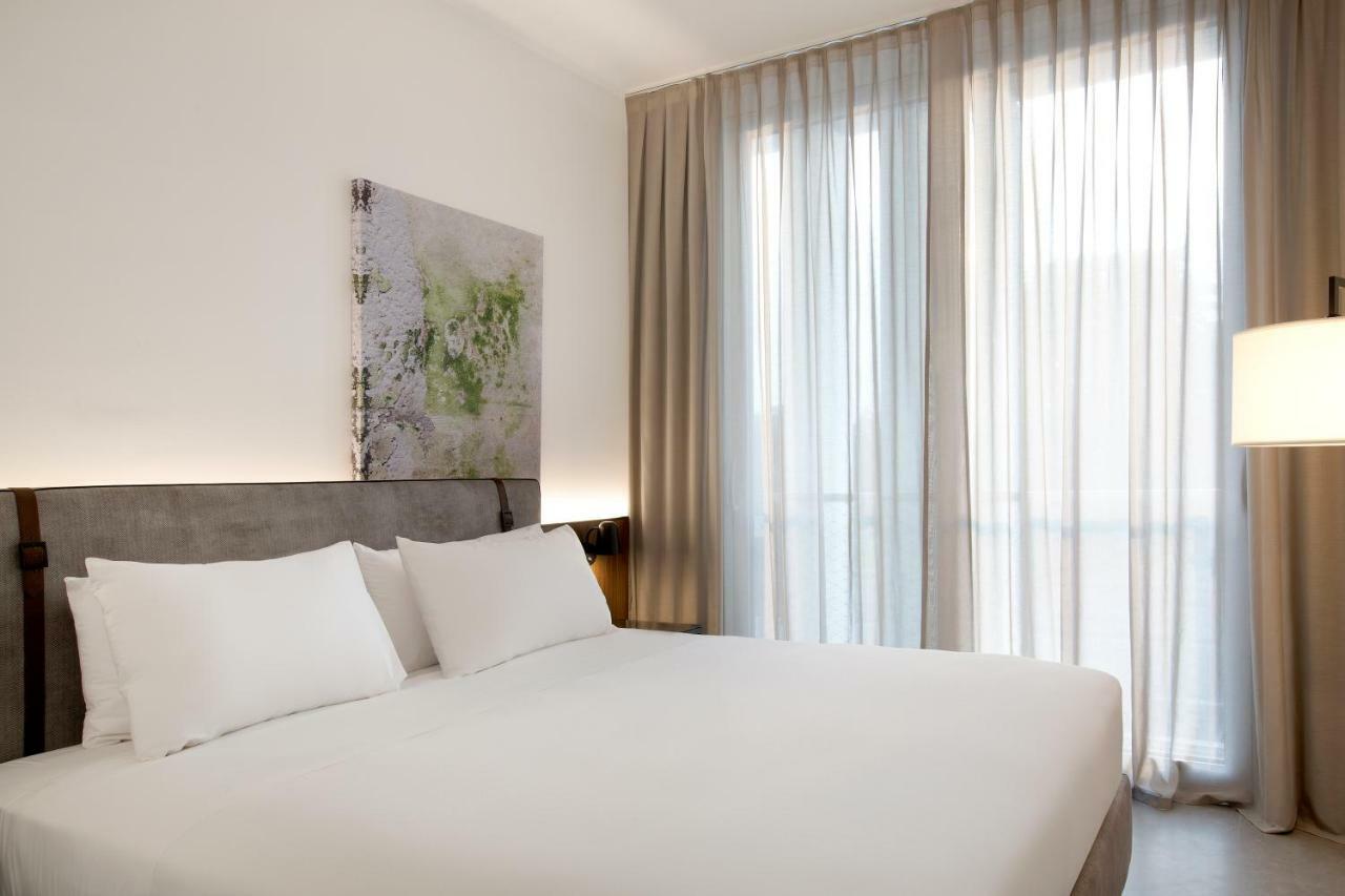 Quarto com Cama de Casal ou 2 de Solteiro