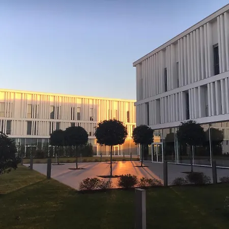 J Hotel-3